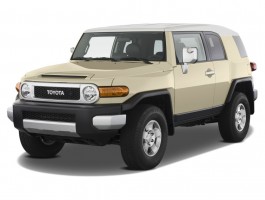 2013 Toyota FJ Cruiser 4WD 4-door Auto (Natl) Angular Front Exterior View