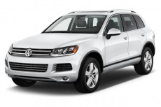 2013 Volkswagen Touareg 4-door TDI Lux Angular Front Exterior View