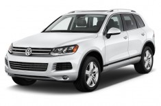 2013 Volkswagen Touareg 4-door TDI Lux Angular Front Exterior View