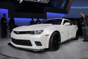 Camaro Z/28 Returns, Porsche 911 Turbo Spied, 2014 Dodge Durango: Today’s Car News