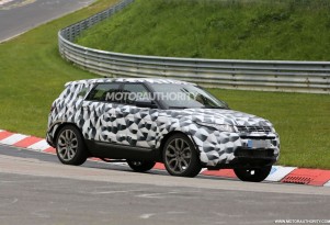 2015 Land Rover LR2 test mule spy shots