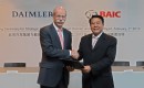 Daimler's Dr. Dieter Zetsche and BAIC's Xu Heyi shake hands on a new joint venture - image: Daimler