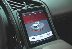 Digital center stack of Audi R8 e-tron prototype - Image courtesy of Plug-In Cars