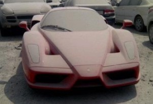 Ferrari Enzo abandoned in Dubai