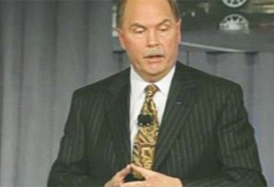 Fritz Henderson speaks during his first press conference as CEO
