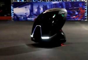 Video: GM's Two-Seat Autonomous Electric EN-V Spins Into Action