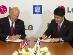 GM CEO Dan Akerson & Juno Cho, COO of LG Corp., agree to cooperate on future electric vehicles