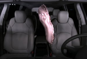 GM’s front center airbag in action