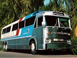Greyhound bus (Image by Flickr user aldenjewell)