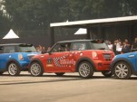 Han Yue makes parallel parking look easy