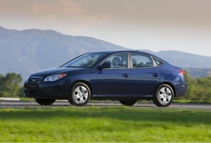 2010 Hyundai Elantra Lineup Saves Gas And Goes Blue
