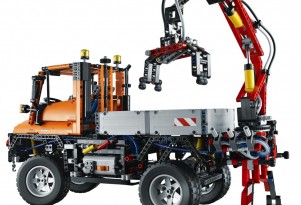 LEGO Mercedes-Benz Unimog model