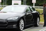 Leilani Münter and the Tesla Model S