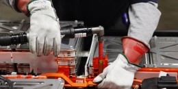 How Are Electric-Car Batteries Made? Photos From Nissan's New Plant