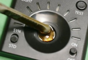 Lubricheck oil condition gadget