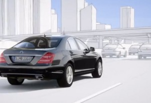 Mercedes-Benz Distronic Plus with Steering  Assist