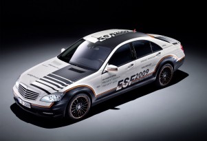 Mercedes-Benz ESF Safety Car: More, Better, Smarter Airbags!