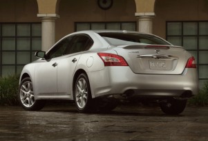 2010 Nissan Maxima: Luxurious, Sporty Family Transportation