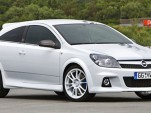 Opel Astra OPC Race Camp