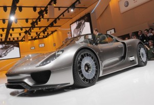 Porsche 918 Spyder Concept live in Geneva. Photos © United Pictures, Int'l.