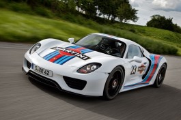 2014 Porsche 918 Spyder in vintage Martini Racing livery