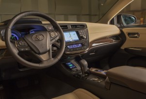 2013 Toyota Avalon: First To Offer Wireless Charging For Phones