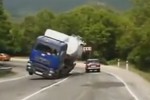 Russian driver narrowly evades rolling tanker truck