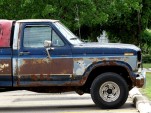 rusty Ford F-150 pickup truck, by Flickr user merobson