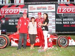 Scott Dixon celebrates with pregnant wife Emma and parents Ron and Glenys. Photo courtesy INDYCAR