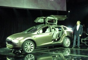 2014 Tesla Model X All-Electric Gullwing SUV: New Info, Photos