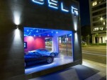 Curious Tire-Kickers Keep Tesla Busy Even Without Cars to Sell