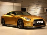 Usain Bolt and his golden Nissan GT-R