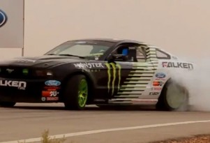 Vaughn Gittin, Jr. drifts Saudi Arabia style