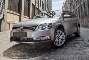 Volkswagen Alltrack Concept  -  2012 New York Auto Show