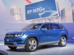 Volkswagen CrossBlue Concept at 2013 Detroit Auto Show