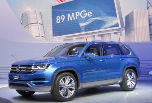 Volkswagen CrossBlue Concept at 2013 Detroit Auto Show