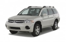 2008 Mitsubishi Endeavor FWD 4-door SE Angular Front Exterior View