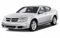 2014 Dodge Avenger 4-door Sedan SE Angular Front Exterior View