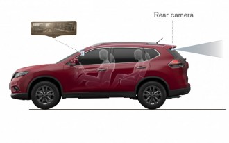 2014 Nissan Rogue Moves Forward in Reverse With Smart Rearview Mirror