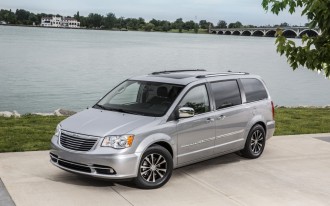 Chrysler Readying Plug-In Hybrid Minivan: Would It Fit Your Needs?