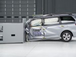 2015 Toyota Sienna IIHS small-overlap test