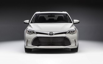 2016 Toyota Camry, Avalon recalled for safety system glitch