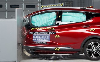 2017 Chevy Bolt EV earns Top Safety Pick rating by IIHS
