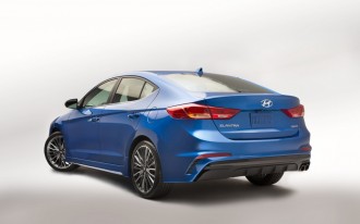 Hyundai Elantra crash test, Ford Focus RS, Tesla gigafactory: What's New @ The Car Connection