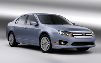 2010 Ford Fusion Hybrid: Honest-To-Goodness 40-MPG Mid-Sizer