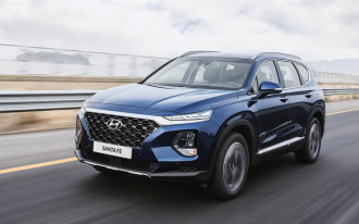 2019 Hyundai Santa Fe: two- and three-row crossover is bigger, squarer, and now has a diesel