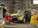 Screencap from Kia's summer 2010 commercial for the Soul